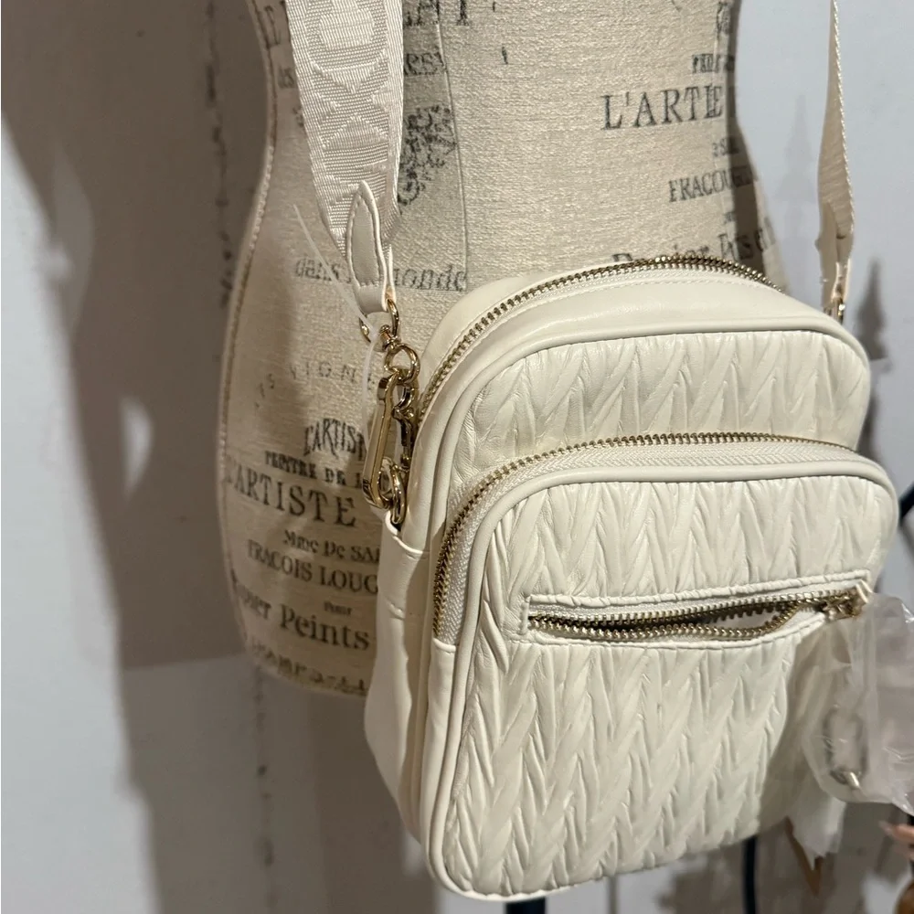 NWT STEVE MADDEN. CROSSBODY BAG.